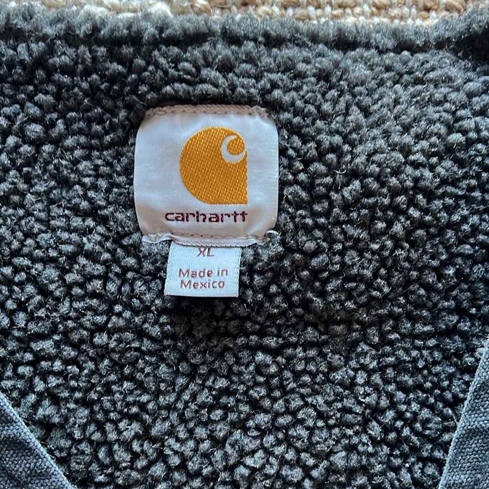 Men’s XL carhartt lined vest - Picture 2 of 3